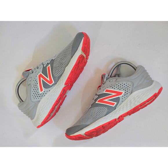New Balance 520 V7  2021 Gray Running Shoes Sneakers Womens Sz. 8 D - Picture 2 of 8